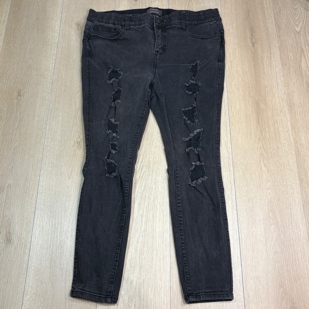 Torrid Bombshell Skinny Jeans Black Distressed Premium Stretch Womens 18S Short‎